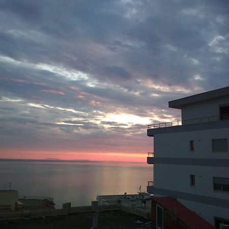 Apartments & Hotel Eleanna Sarandë Buitenkant foto